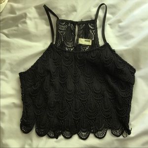 BLACK LACE PATTERN CROP TOP